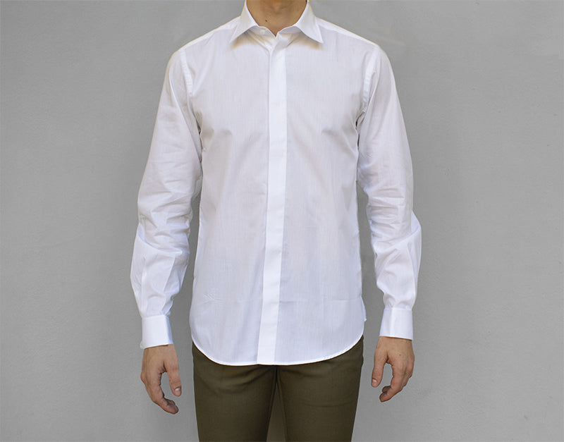 Camicia da gala uomo con polsini da gemello e abbottonatura nascosta